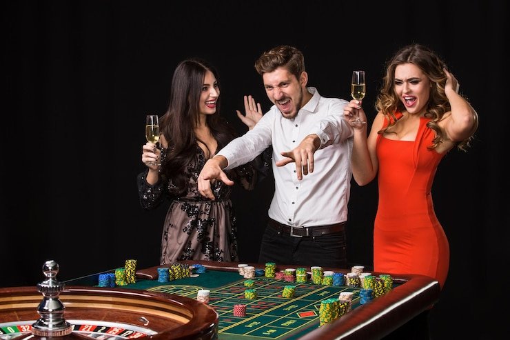 Tampilan permainan Mega Moolah dengan gulungan emas dan simbol-simbol kaya di platform nava4d